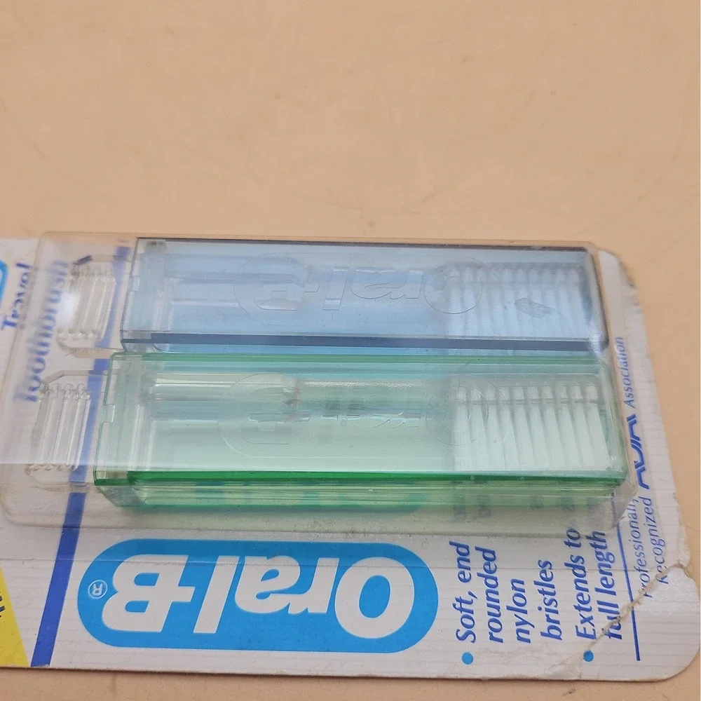 Vintage Oral B Travel Toothbrush 1985 NOS New Pack Of 2 Green Blue